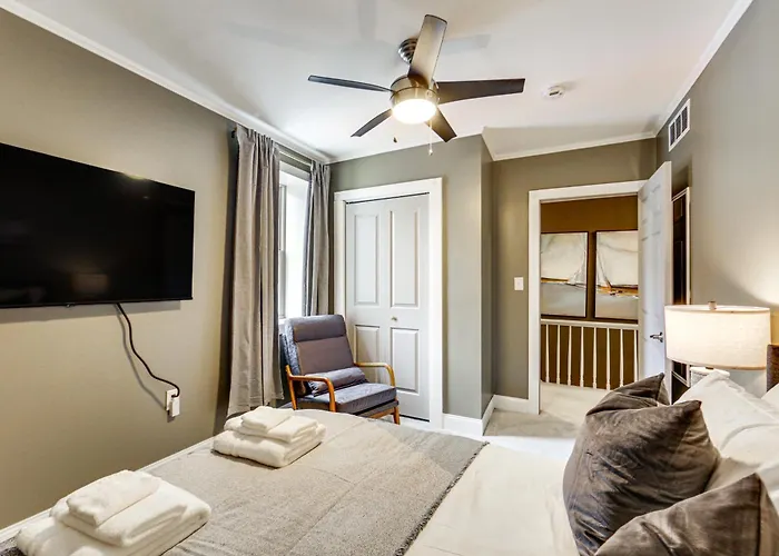 1 Mi To Dtwn: Walkable Gem In Holiday home *