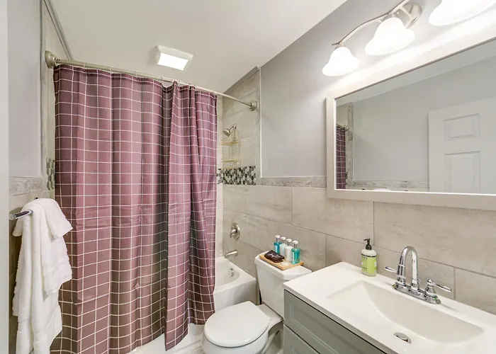 1 Mi To Dtwn: Walkable Gem In Holiday home Pittsburgh