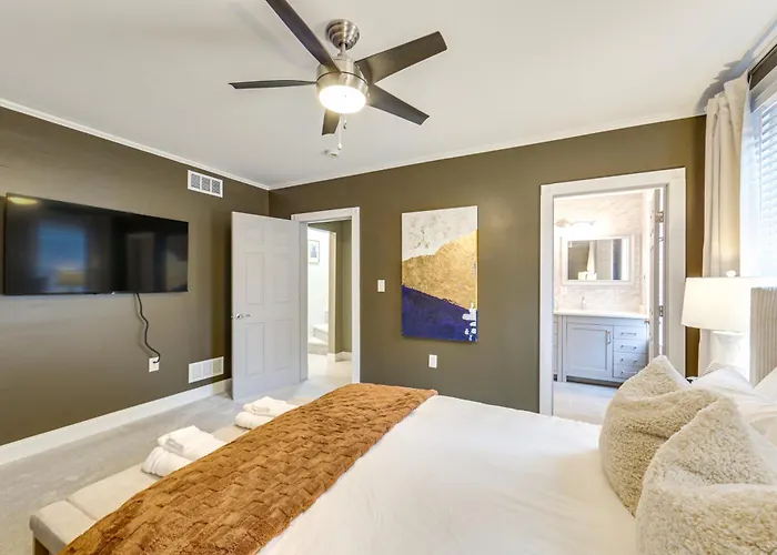 Holiday home 1 Mi To Dtwn: Walkable Gem In Pittsburgh