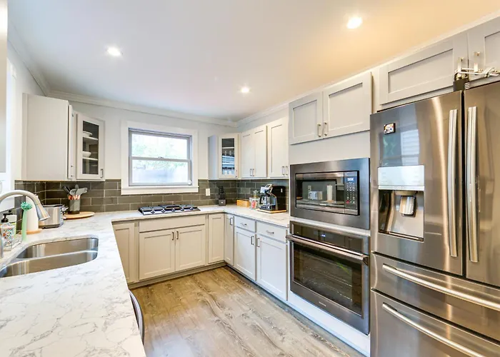 1 Mi To Dtwn: Walkable Gem In